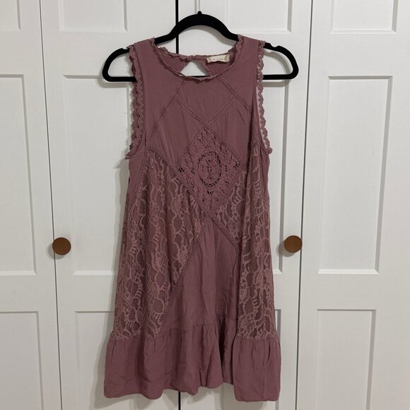 Altar'd State Dresses & Skirts - Altar’d State Mauve Lace Boho Shift Dress | Sleeveless Keyhole Back | Size Small